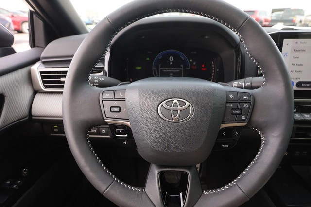 Toyota Camry Vehicle Image 11