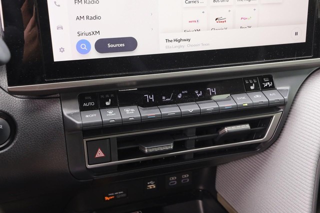 Toyota Camry Vehicle Image 18