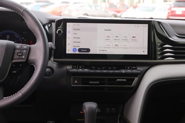 Toyota Camry Vehicle Image 24