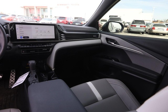 Toyota Camry Vehicle Image 25