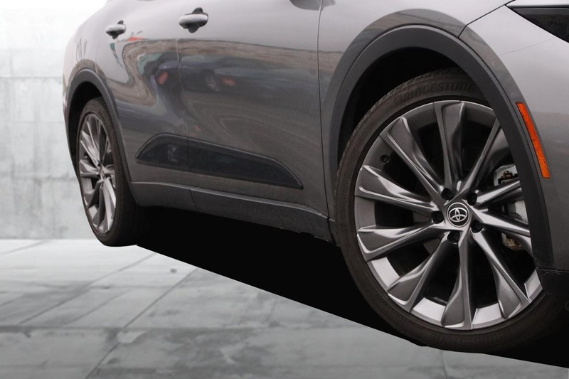 Toyota Crown Vehicle Image 03