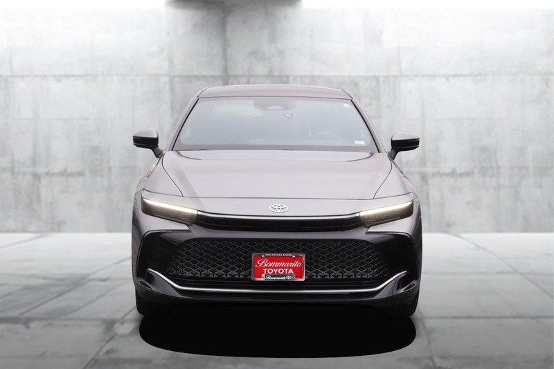 Toyota Crown Vehicle Image 04