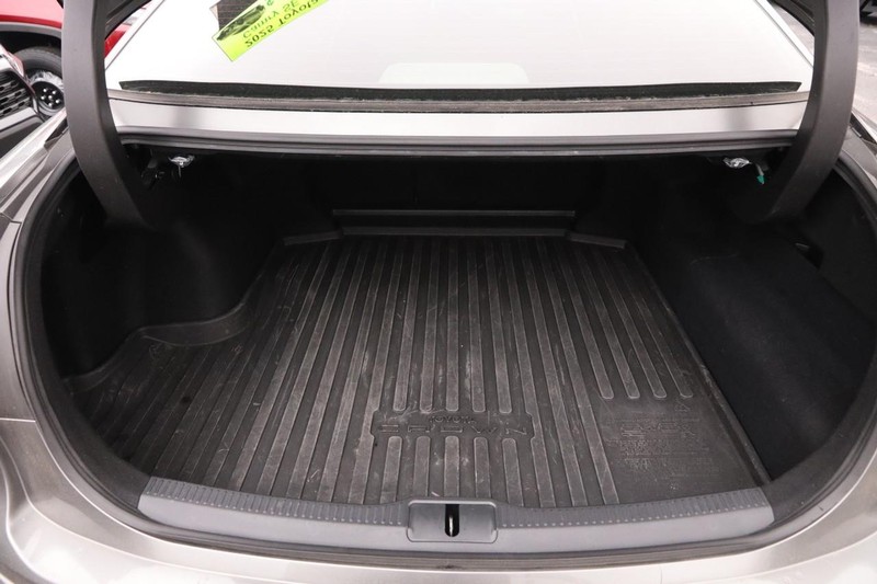 Toyota Crown Vehicle Image 07