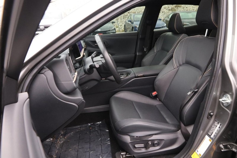 Toyota Crown Vehicle Image 08