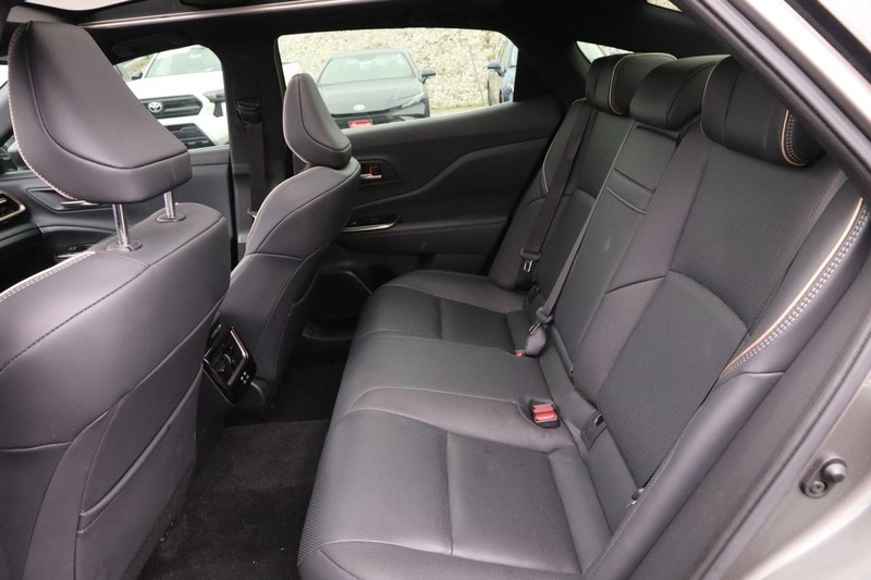 Toyota Crown Vehicle Image 09