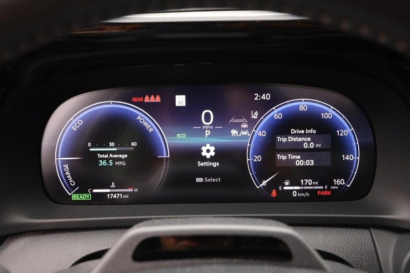 Toyota Crown Vehicle Image 13