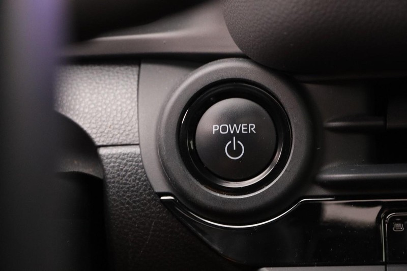 Toyota Crown Vehicle Image 14