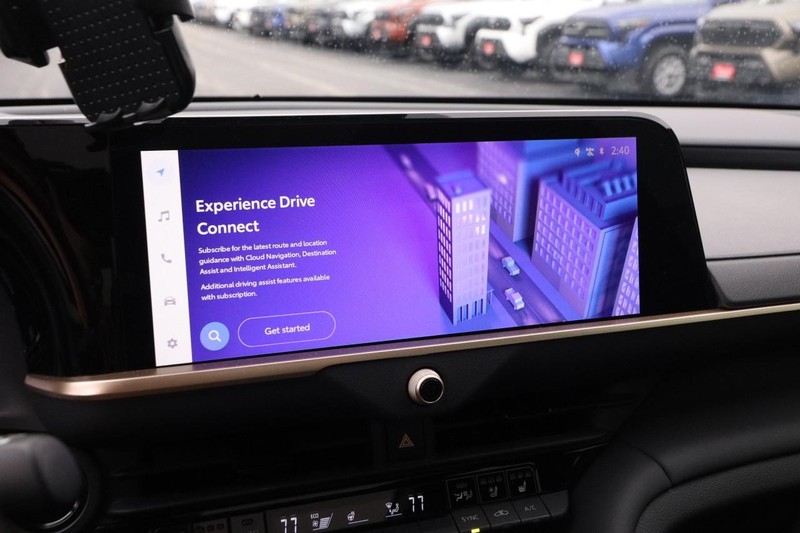 Toyota Crown Vehicle Image 15