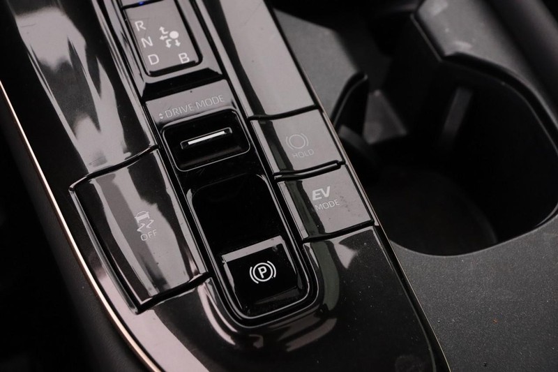 Toyota Crown Vehicle Image 18