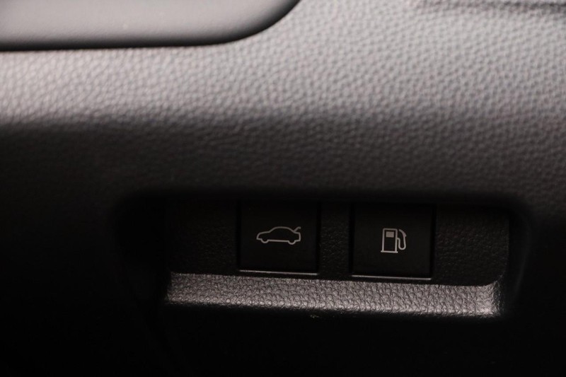 Toyota Crown Vehicle Image 19