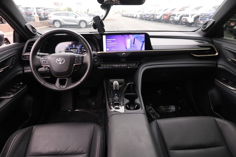 Toyota Crown Vehicle Image 20