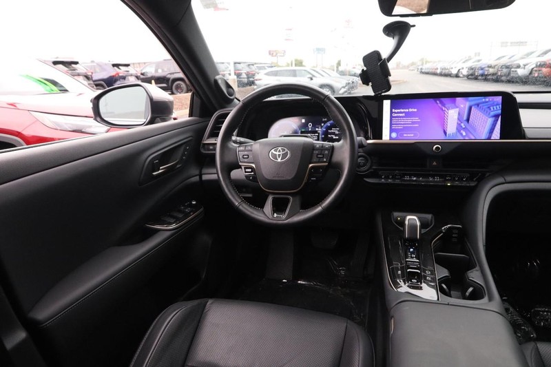 Toyota Crown Vehicle Image 21