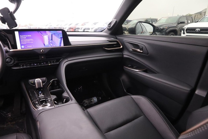 Toyota Crown Vehicle Image 24