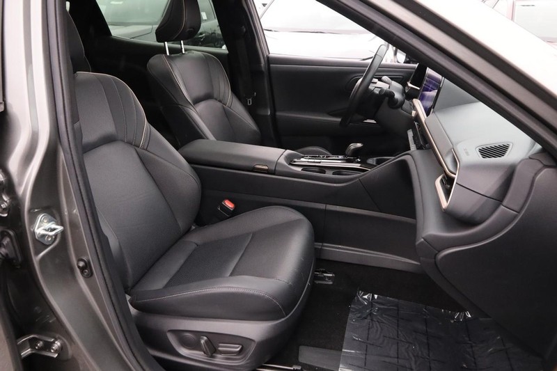 Toyota Crown Vehicle Image 25