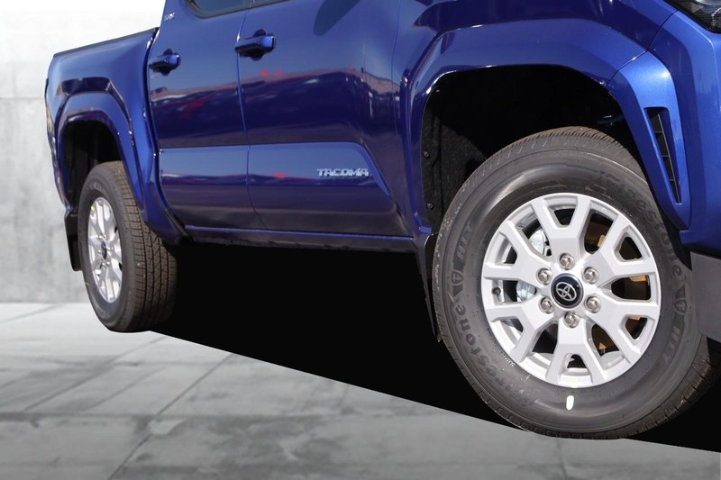 Toyota Tacoma 4WD Vehicle Image 03