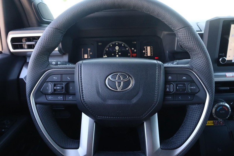 Toyota Tacoma 4WD Vehicle Image 10