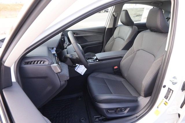 Toyota Camry Vehicle Image 09