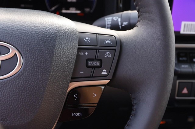 Toyota Camry Vehicle Image 13