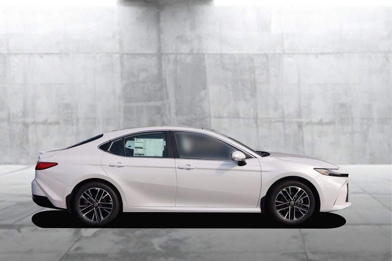 Toyota Camry Vehicle Image 05