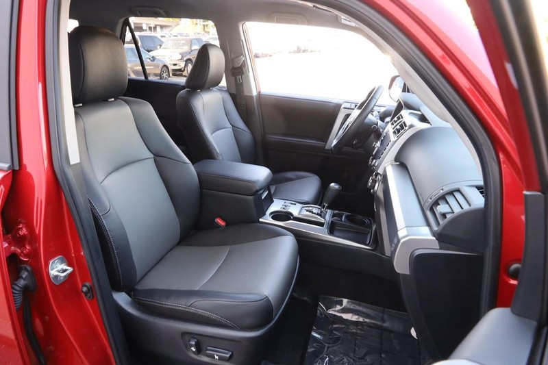 Toyota 4Runner Vehicle Image 24