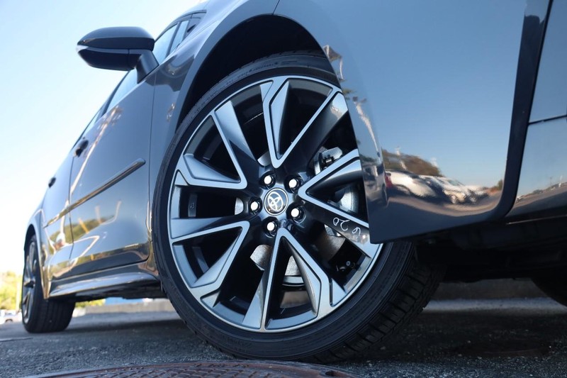 Toyota Corolla Vehicle Full-screen Gallery Image 3