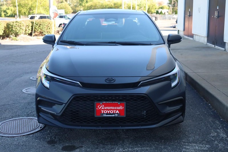 Toyota Corolla Vehicle Full-screen Gallery Image 4