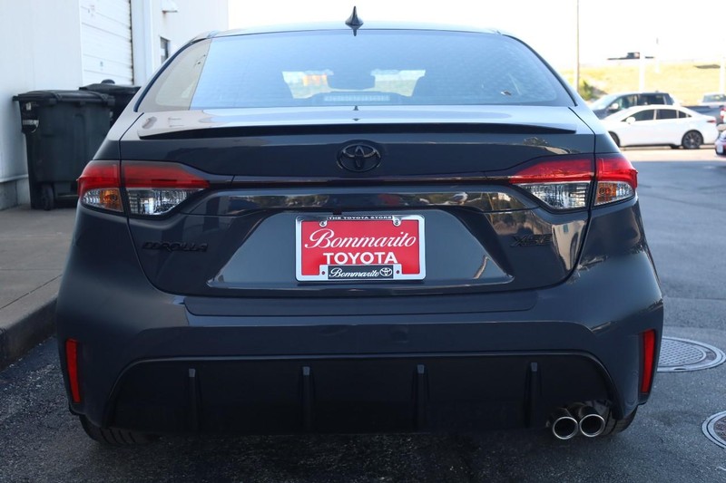 Toyota Corolla Vehicle Full-screen Gallery Image 6