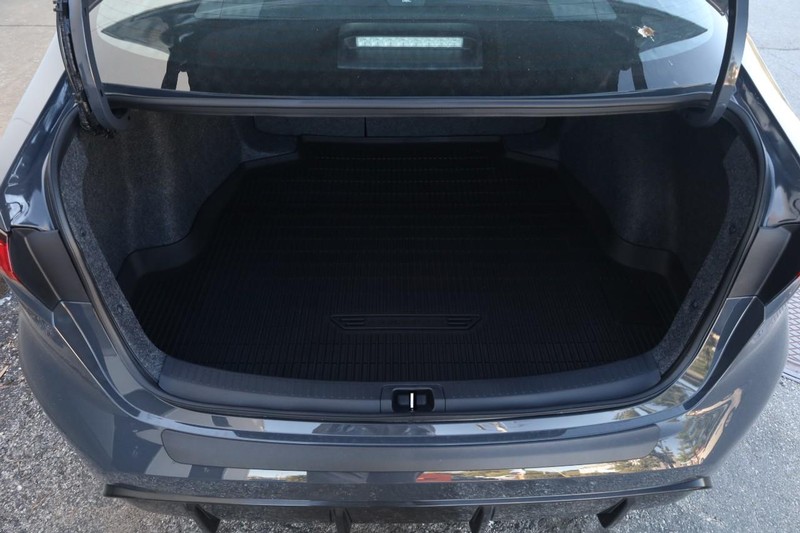 Toyota Corolla Vehicle Full-screen Gallery Image 7