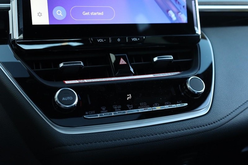 Toyota Corolla Vehicle Full-screen Gallery Image 14