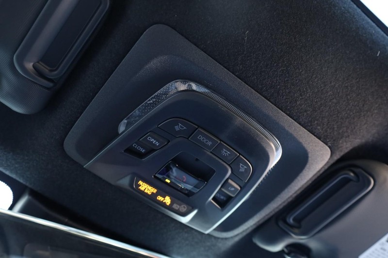 Toyota Corolla Vehicle Full-screen Gallery Image 17