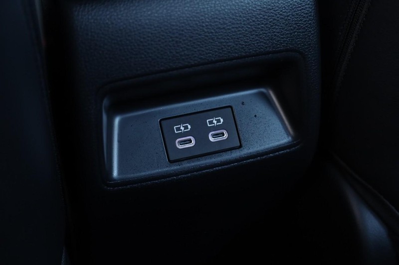 Toyota Corolla Vehicle Full-screen Gallery Image 19