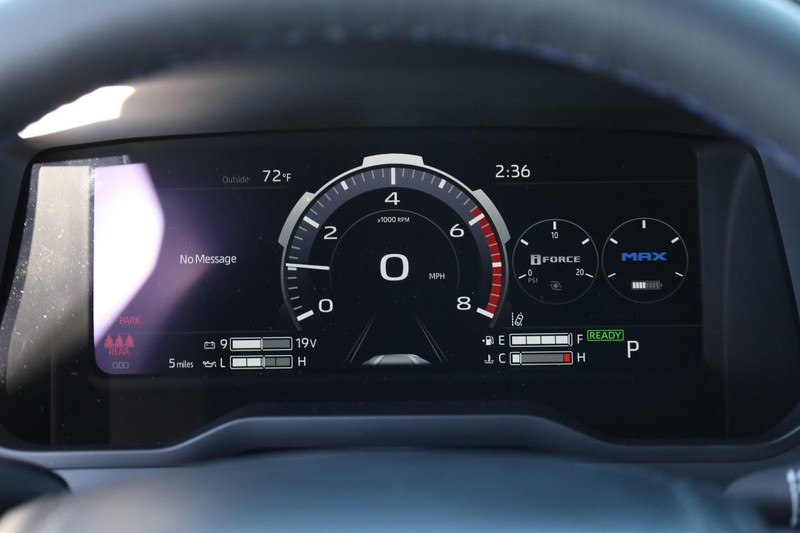 Toyota Tundra 4WD Vehicle Image 12