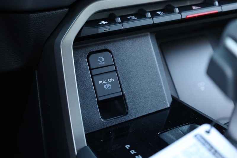 Toyota Tundra 4WD Vehicle Image 17