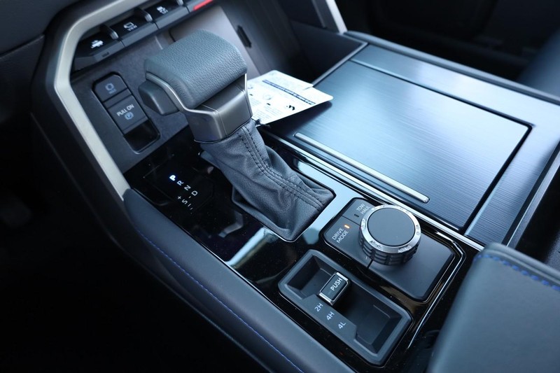 Toyota Tundra 4WD Vehicle Image 18