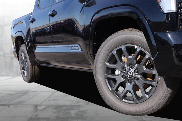 Toyota Tundra 4WD Vehicle Image 03