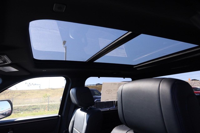 Toyota Tundra 4WD Vehicle Image 08