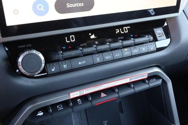 Toyota Tundra 4WD Vehicle Image 18