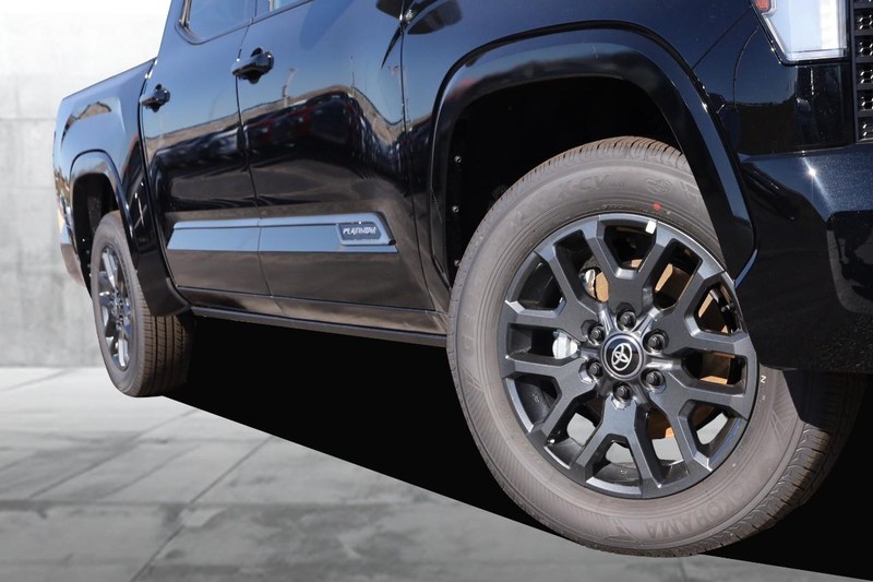 Toyota Tundra 4WD Vehicle Image 03