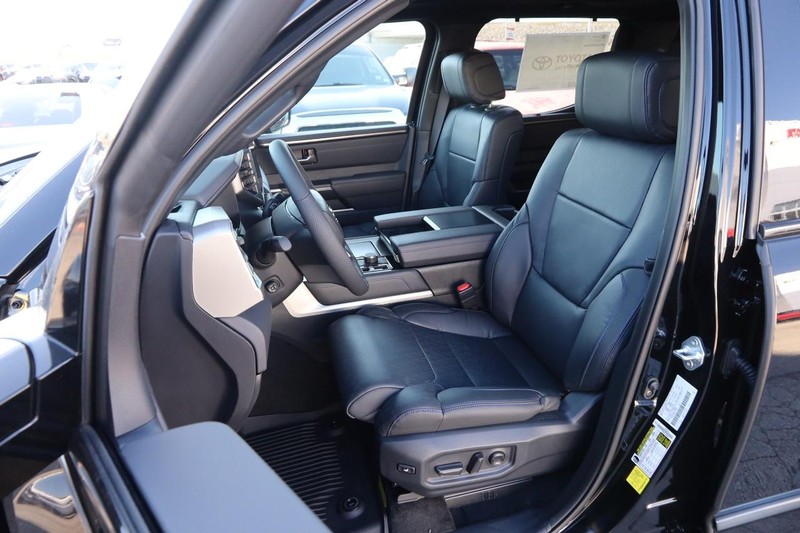 Toyota Tundra 4WD Vehicle Image 09