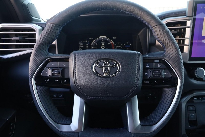 Toyota Tundra 4WD Vehicle Image 11