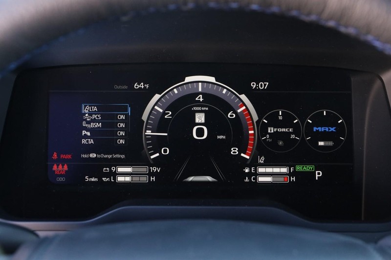 Toyota Tundra 4WD Vehicle Image 14