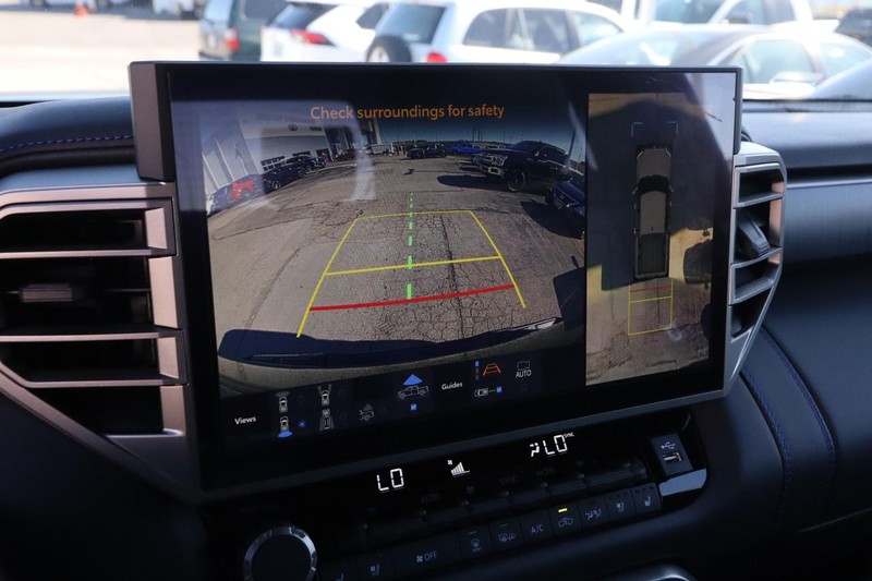 Toyota Tundra 4WD Vehicle Image 17