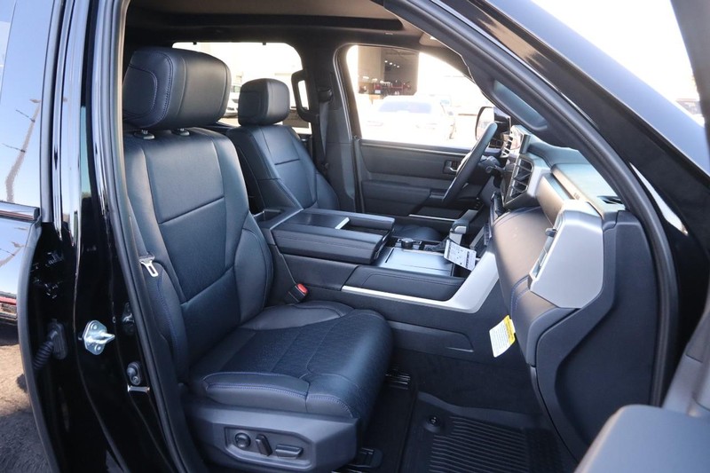 Toyota Tundra 4WD Vehicle Image 24