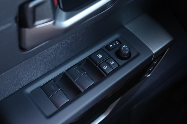 Toyota Sequoia Vehicle Image 20