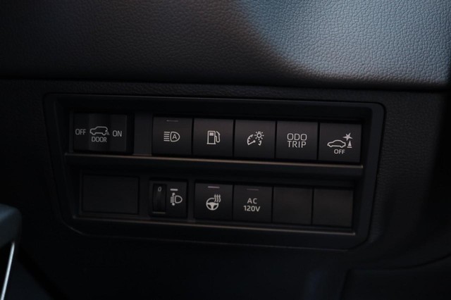 Toyota Sequoia Vehicle Image 21