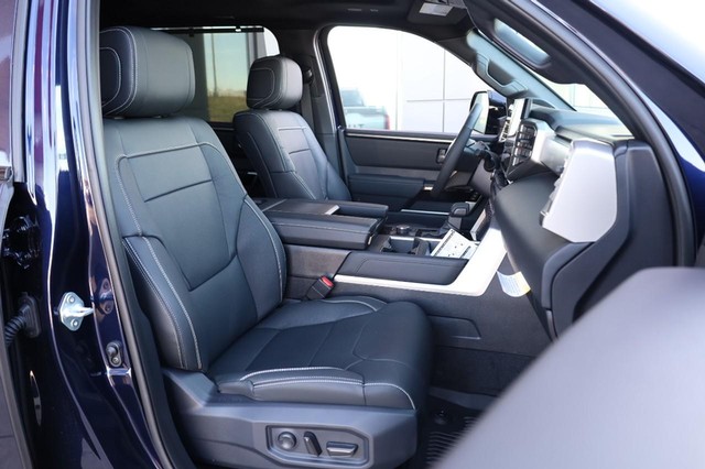 Toyota Sequoia Vehicle Image 30