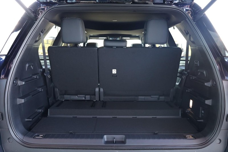 Toyota Sequoia Vehicle Image 07