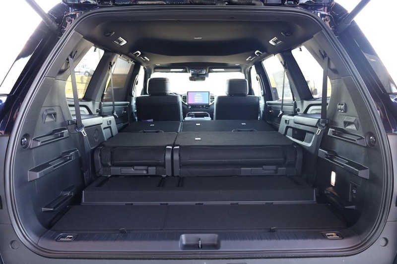 Toyota Sequoia Vehicle Image 09