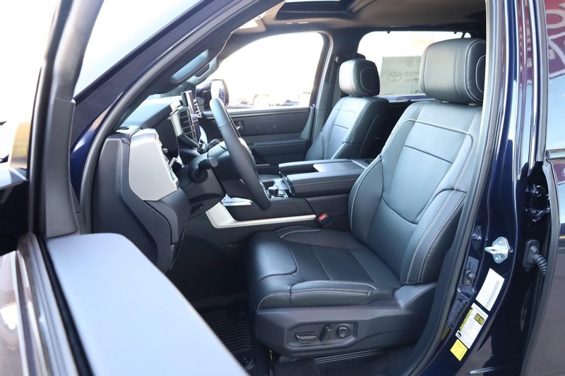 Toyota Sequoia Vehicle Image 10