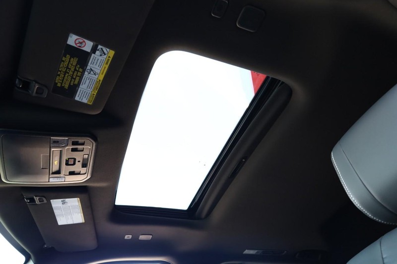 Toyota Sequoia Vehicle Image 11